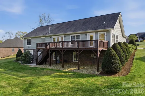 5205 South Oak CIR, Granite Falls, NC 28630