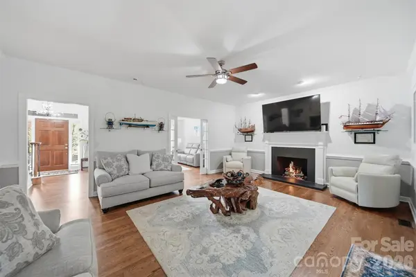 4225 3rd ST NW, Hickory, NC 28601