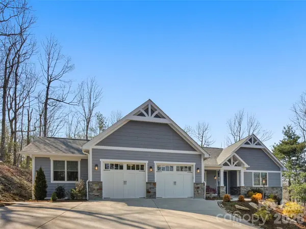 255 Dalhousie CT, Flat Rock, NC 28731