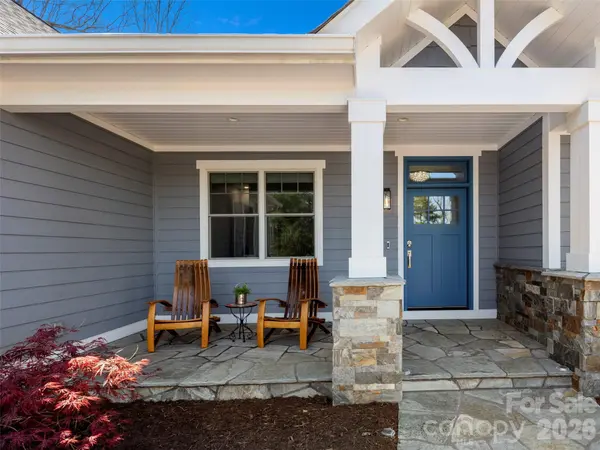 255 Dalhousie CT, Flat Rock, NC 28731