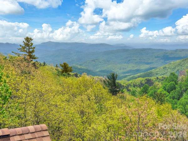 380 Greystone DR, Boone, NC 28607