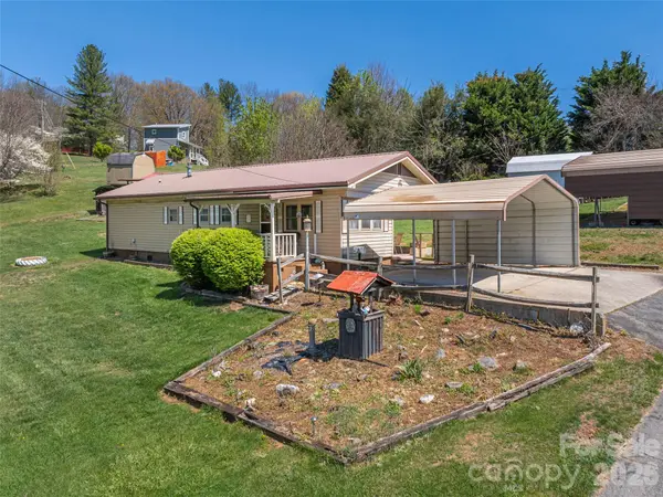 17 Mustang LN, Waynesville, NC 28786