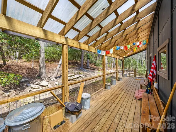 50 Dogwood CIR, Penrose, NC 28766