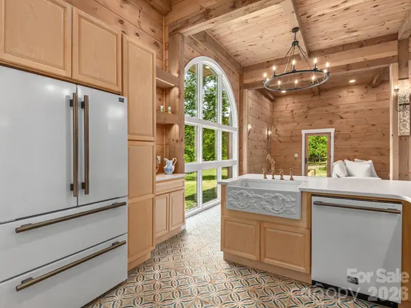 4546 Pine Log RD, Brasstown, NC 28902