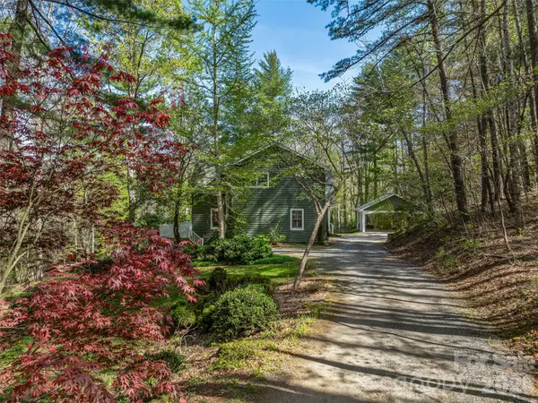 18 Thousand Oaks BLVD, Fairview, NC 28730