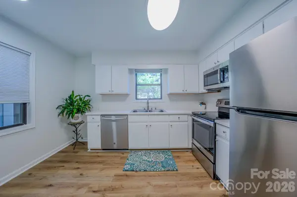 901 Abbey CIR, Asheville, NC 28805