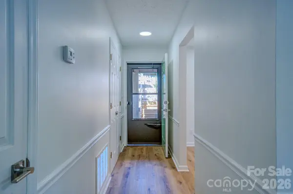 901 Abbey CIR, Asheville, NC 28805