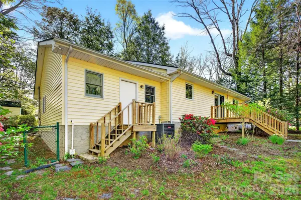715 Laurel AVE, Black Mountain, NC 28711