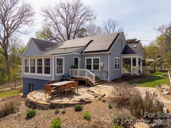 318 Stonewall AVE, Swannanoa, NC 28778