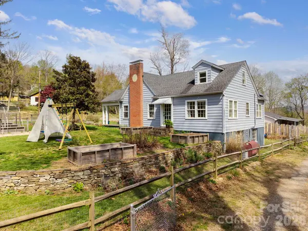 318 Stonewall AVE,  Swannanoa,  NC 28778