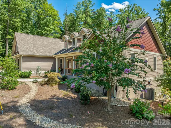 937 Monte Vista RD, Candler, NC 28715