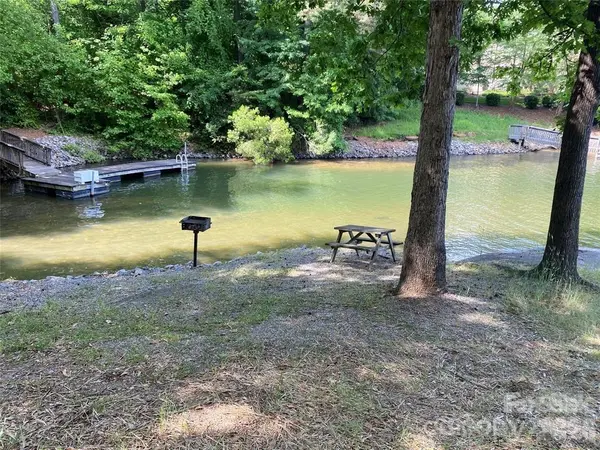 8444 Marina LN, Catawba, NC 28609