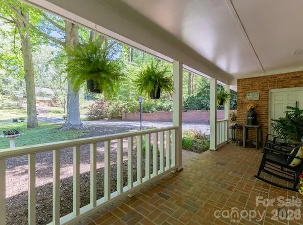819 Chesterfield CIR SW, Lenoir, NC 28645