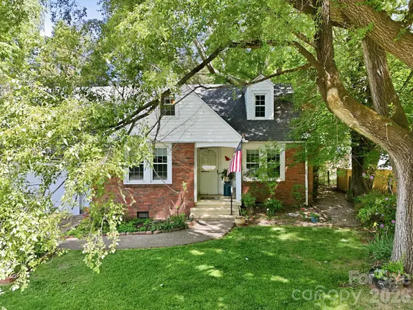 215 Old US 70 HWY E, Black Mountain, NC 28711