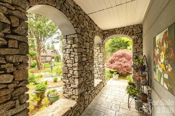 797 Lake Club DR, Nebo, NC 28761