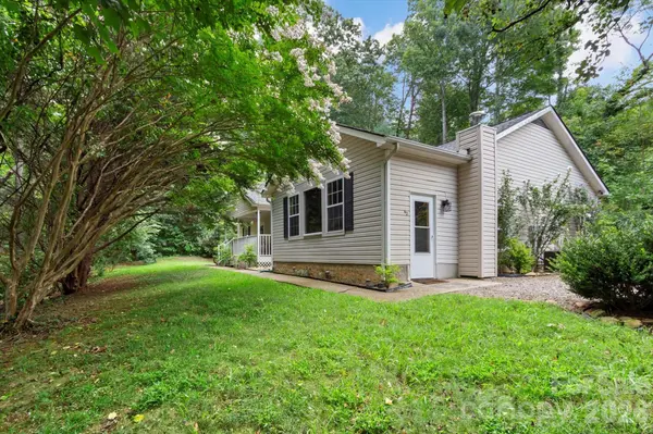 42 Bushwald LN, Swannanoa, NC 28778