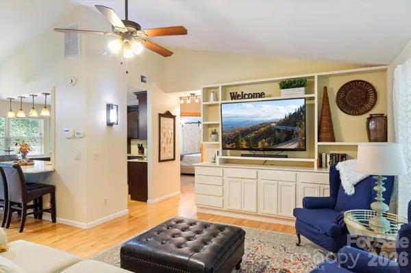 42 Bushwald LN, Swannanoa, NC 28778