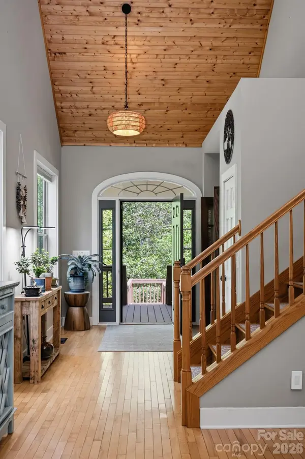 280 Bear River Lodge TRL, Marshall, NC 28753