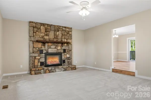 126 Anthony DR, East Flat Rock, NC 28726