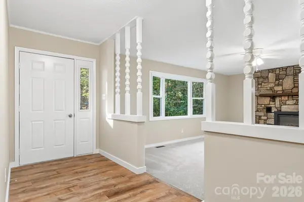 126 Anthony DR, East Flat Rock, NC 28726