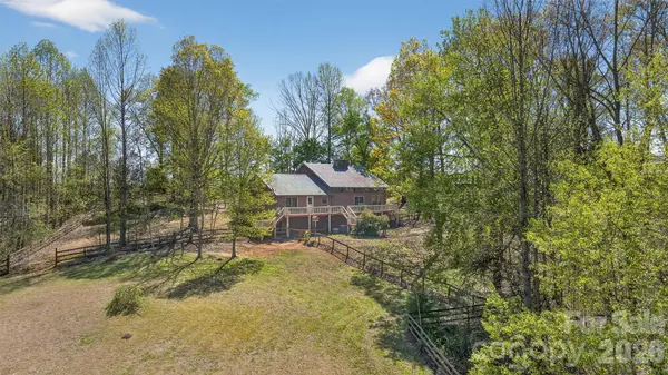 405 Loop RD, Campobello, SC 29322