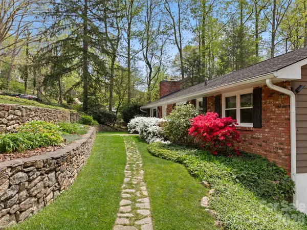32 Westridge DR, Asheville, NC 28803