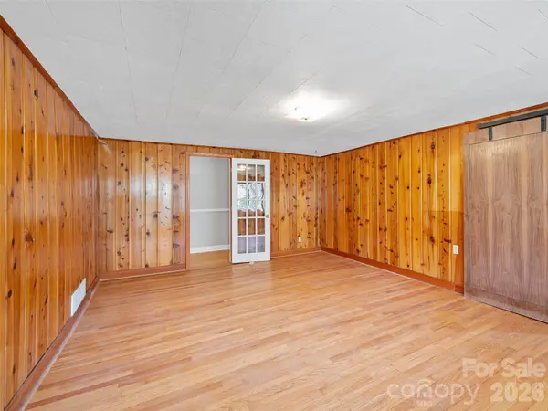 58 Possum Trot RD, Bakersville, NC 28705