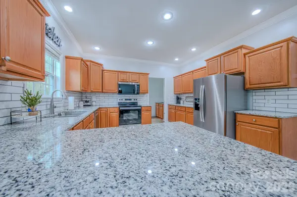 27 Garland Ball DR, Alexander, NC 28701