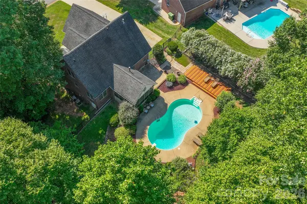 1006 Strawberry LN, Gastonia, NC 28054