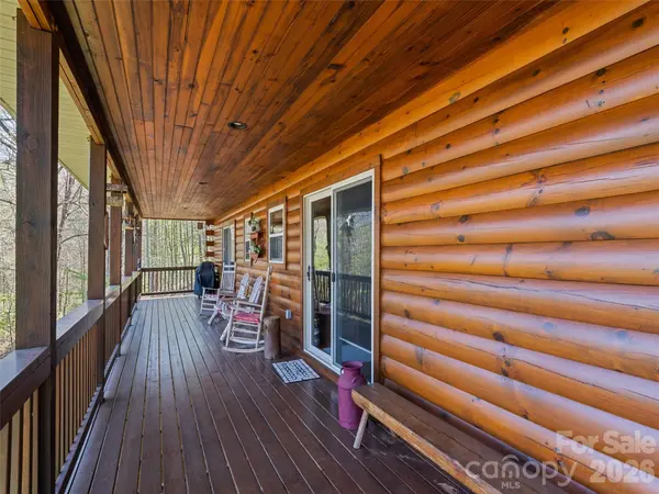 651 Point of View DR, Waynesville, NC 28785