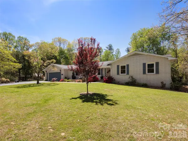 304 Wood Dale DR, Hendersonville, NC 28791