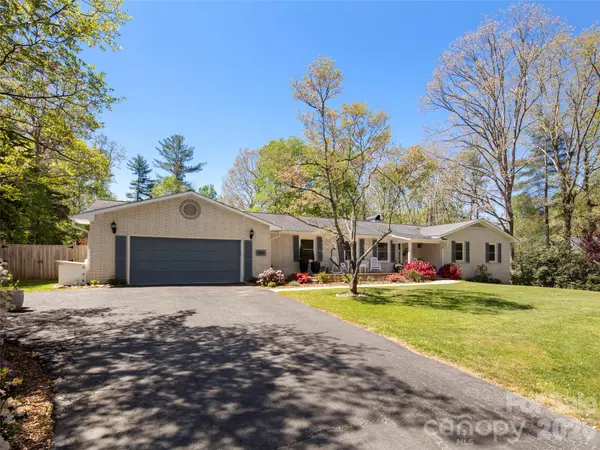 304 Wood Dale DR, Hendersonville, NC 28791