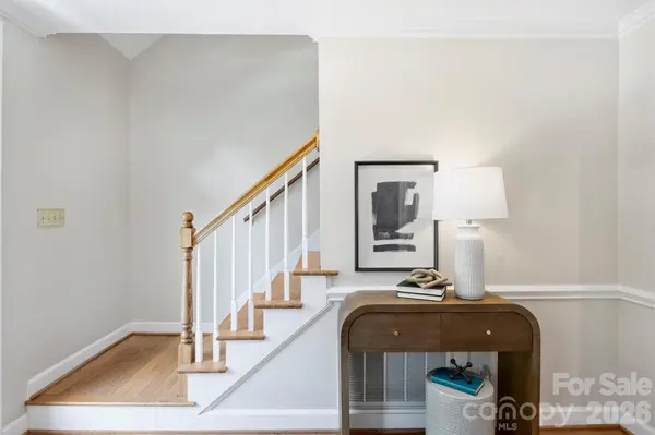 4013 Bridgewood LN, Charlotte, NC 28226