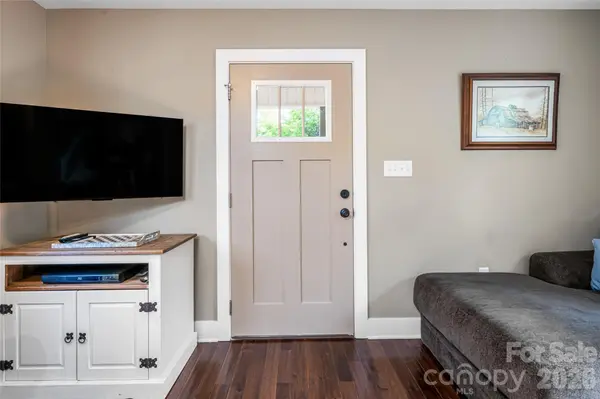 85 New Salem RD, Swannanoa, NC 28778