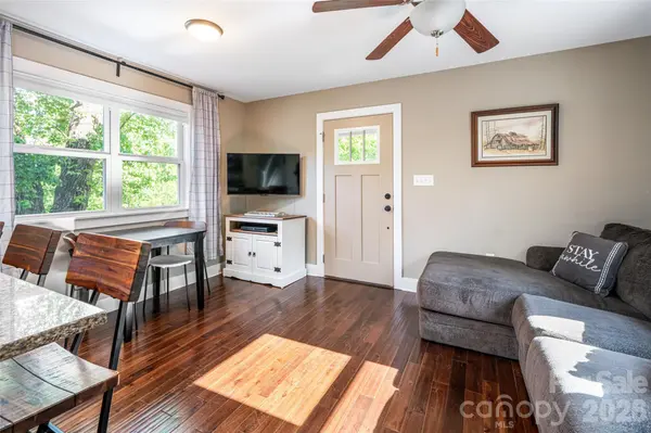 85 New Salem RD, Swannanoa, NC 28778