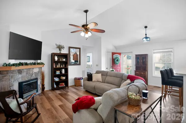 75 N Sunset Ridge DR, Etowah, NC 28729