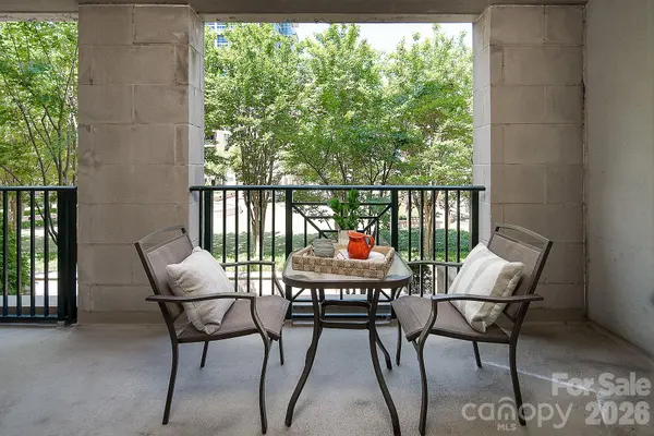 300 W 5th ST W #204, Charlotte, NC 28202