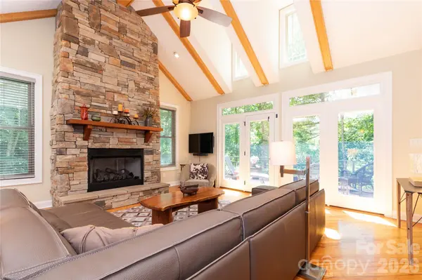 39 Hawks Pointe LN, Weaverville, NC 28787