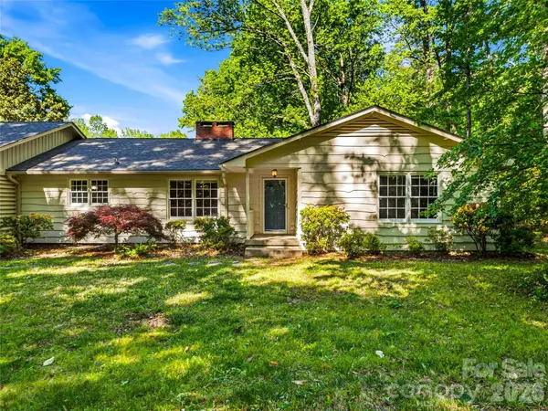 100 Hummingbird LN, Columbus, NC 28722