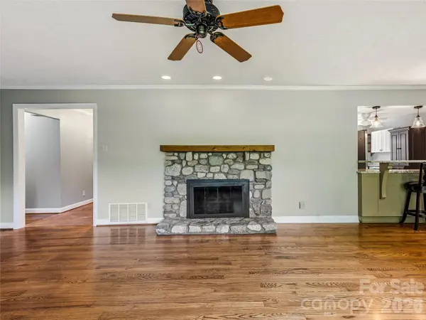100 Hummingbird LN, Columbus, NC 28722