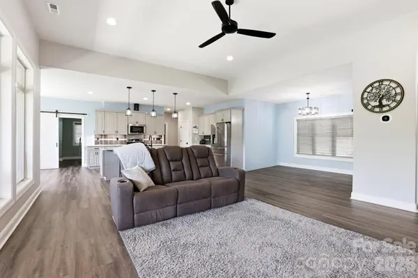 141 N Crab Meadow DR, Hendersonville, NC 28739