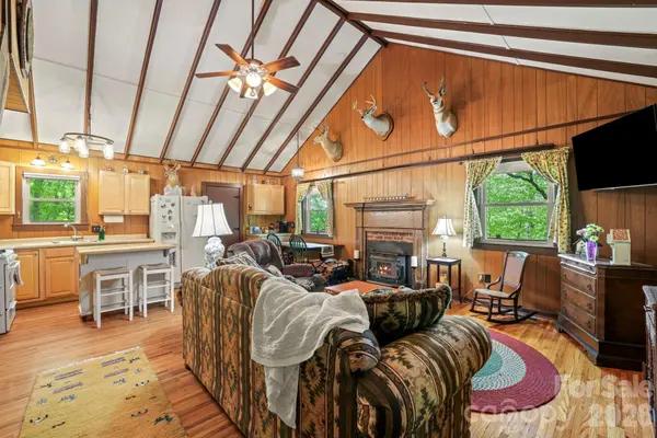 80 Corbin Hills DR, Franklin, NC 28734