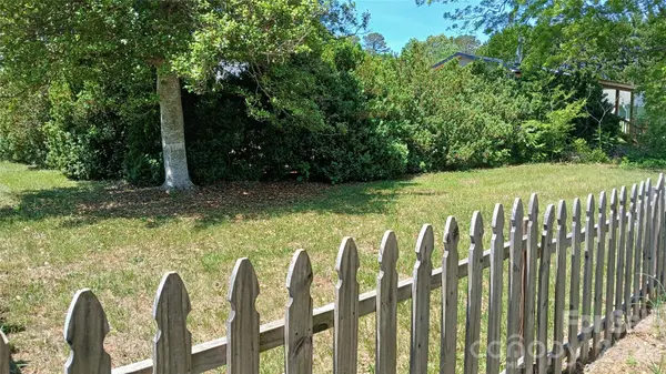 300 Woodlawn DR, Connelly Springs, NC 28612