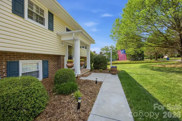 2340 24th AVE NE, Hickory, NC 28601