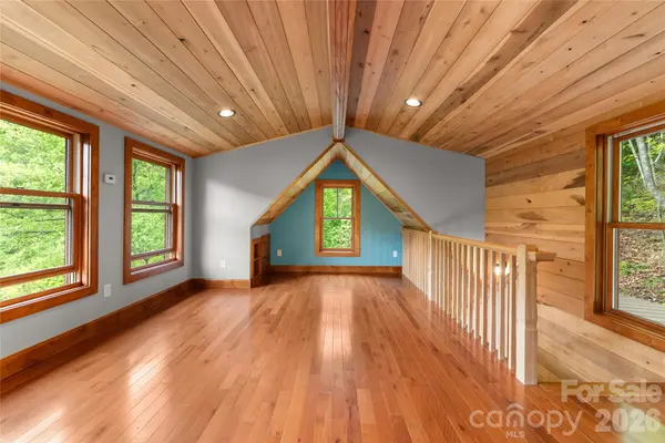 1146 Thomas Branch RD, Marshall, NC 28753
