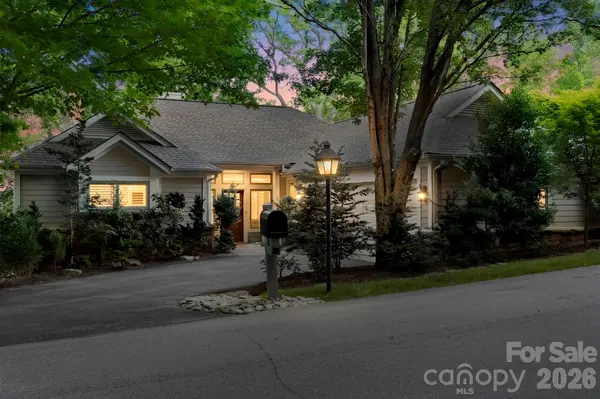 8 Spring Ridge LN,  Hendersonville,  NC 28739
