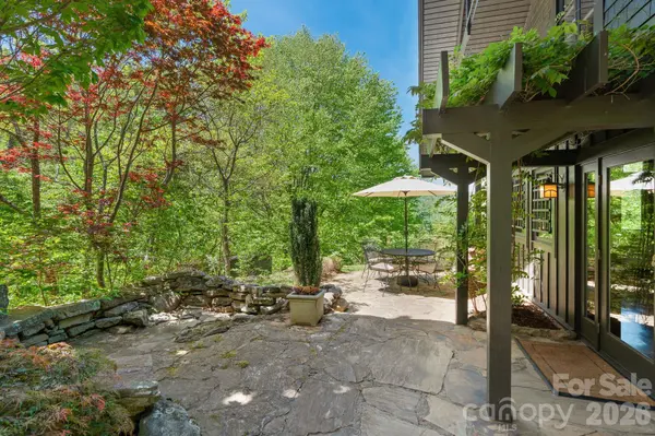 144 Pegg RD, Barnardsville, NC 28709