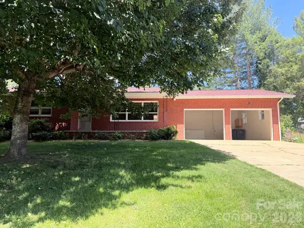 56 Henson DR, Waynesville, NC 28786