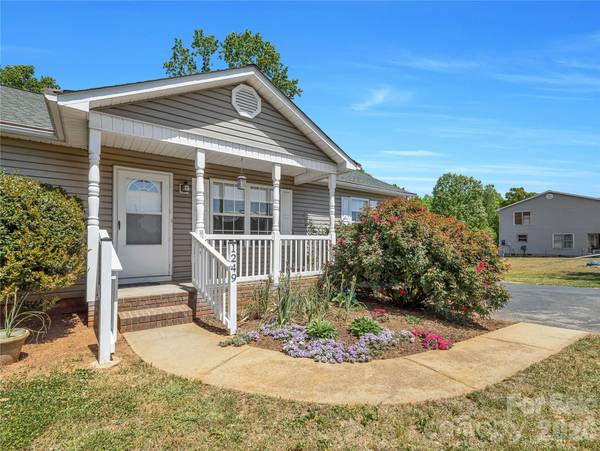 1249 Melvin Hill RD, Campobello, SC 29322