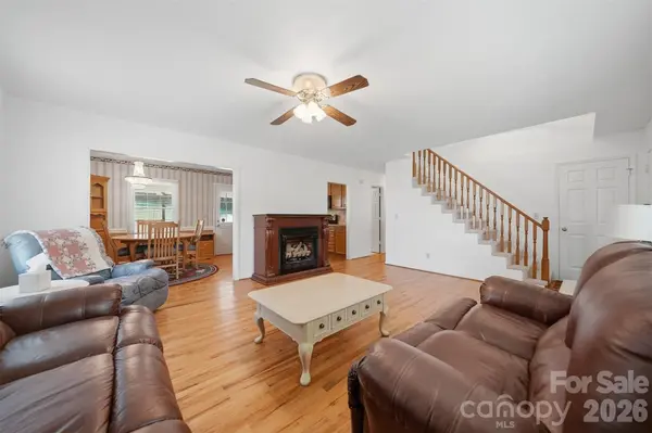 4455 Magnolia LN, Hudson, NC 28638